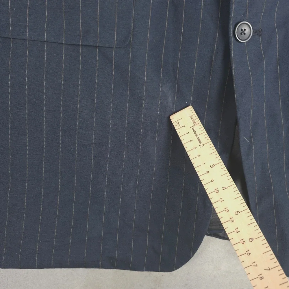 Banana Republic command attention